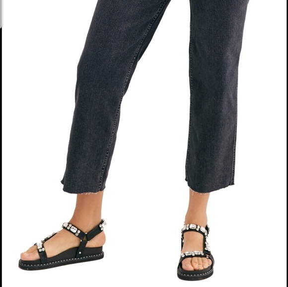 Free People Black cropped frayed hem Midrise Jeans - Picture 2 of 7